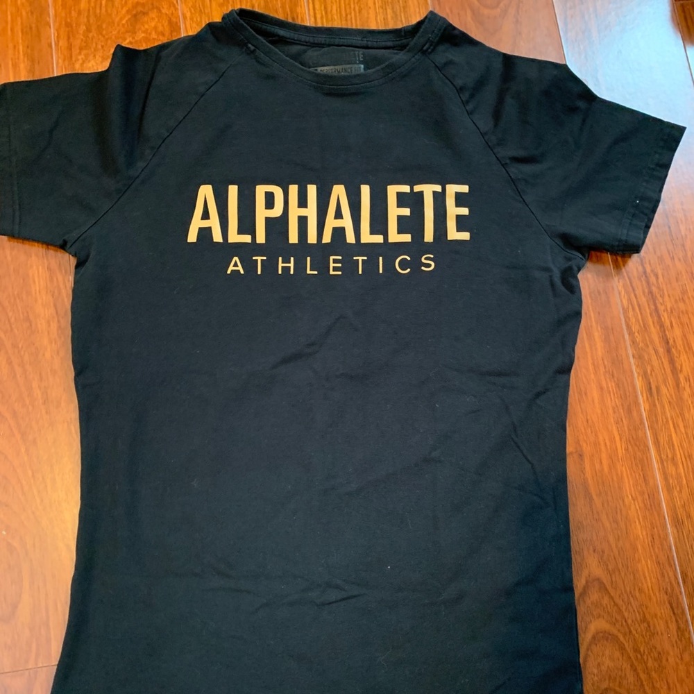 Alphalete shirt